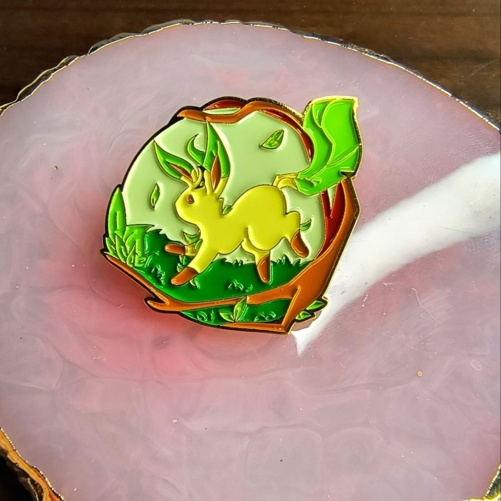 Women’s Jewelry Cute Colorful fuzzy character Enamel Pin Eevee Leafeon Pokemon